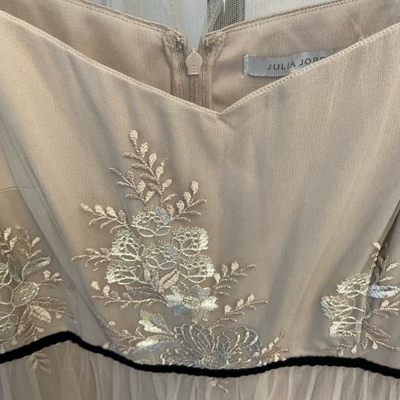 Julia Jordan Formal dress - Picture 13 of 17